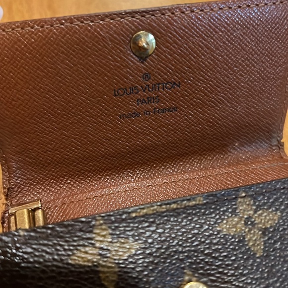 Louis Vuitton 5 Key Holder - Picture 10 of 10